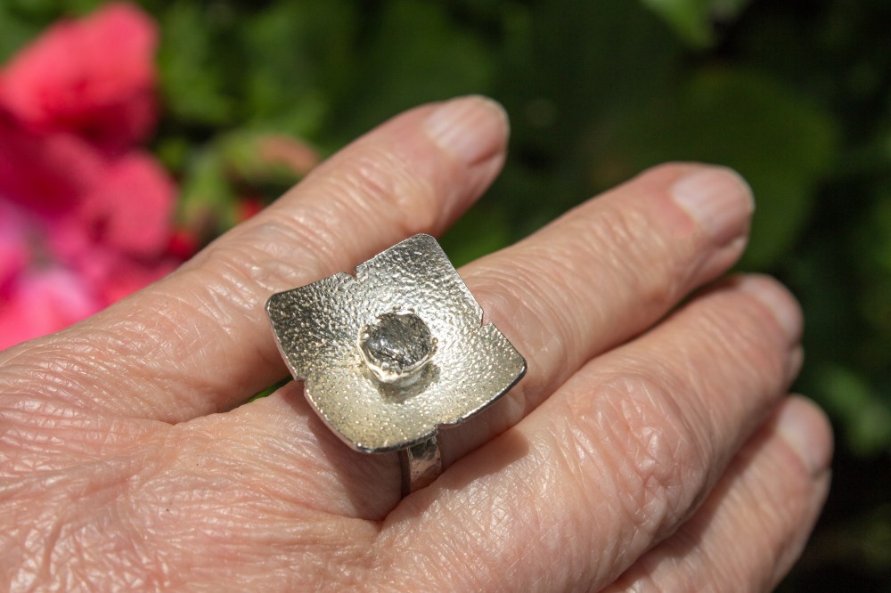 ring flower rutilated worn