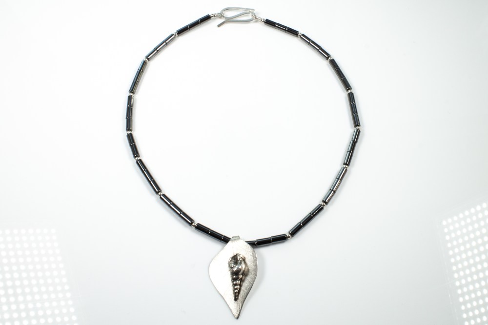 necklace hematite shell