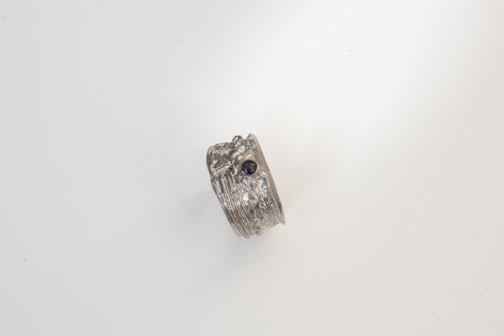 ring free from small 1 side