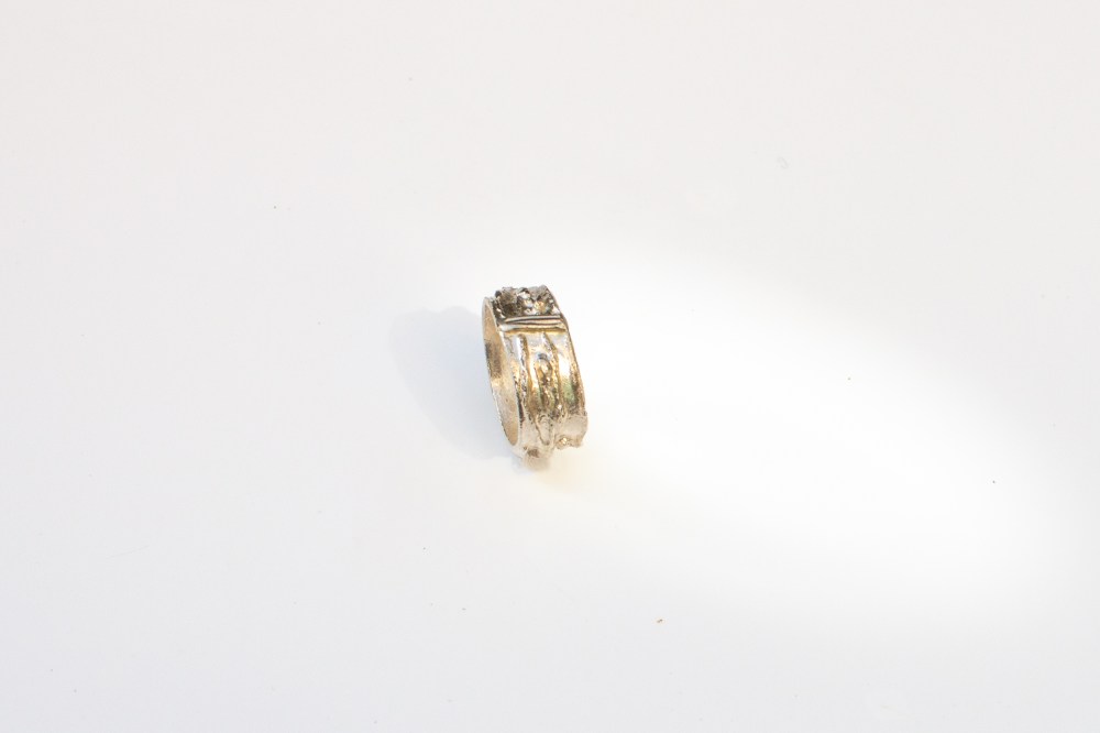 ring free from small 3 side